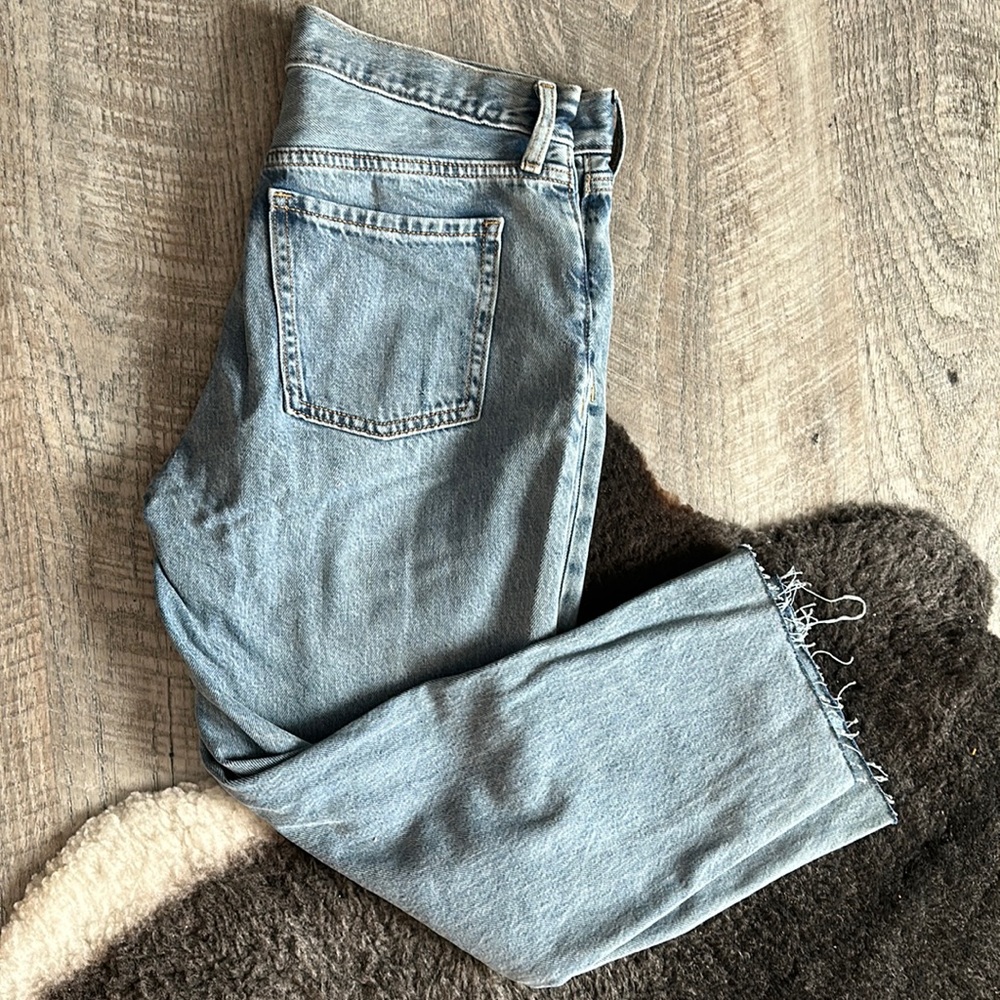 High-Waisted Button-Fly Slouchy Straight Ripped Cut-Off Jeans - Picture 4 of 4